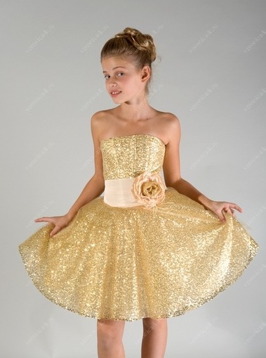 Девочка 9 лет в платье 