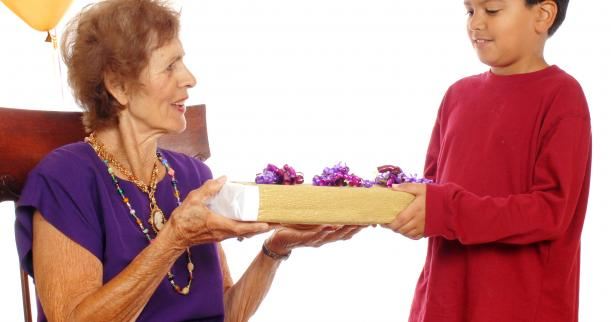 Что подарить бабушке на 58 лет своими руками