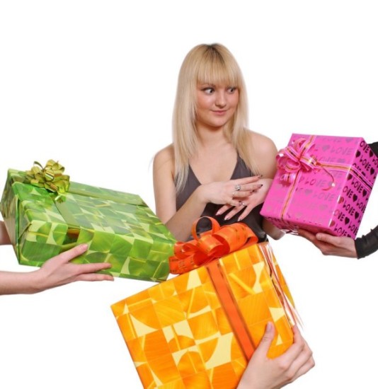 Лучшие идеи для подарков девушкам от 21 до 24 лет. Выбираем идеальное поздравление!