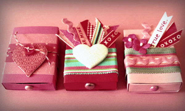 Как сделать из бумаги подарок маме: 11 вариантов простых памятных подарков