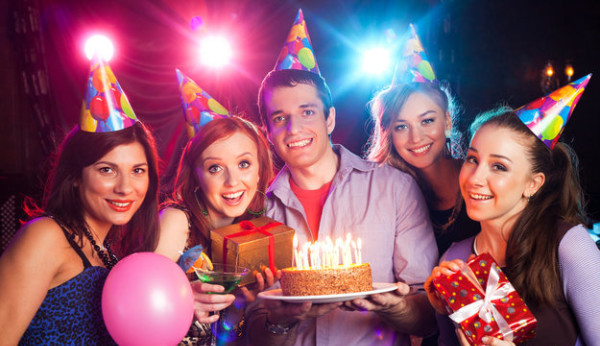 Самый важный день рождения – 18 лет. Что подарить любимой подруге?