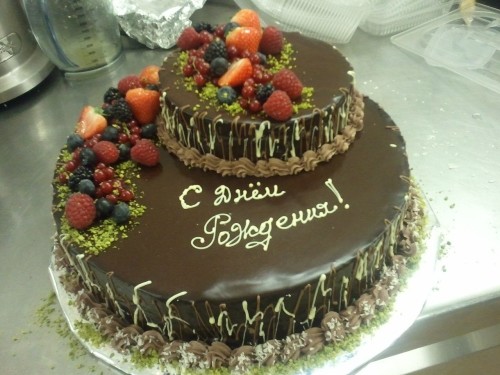 Торт с надписью с днем рождения