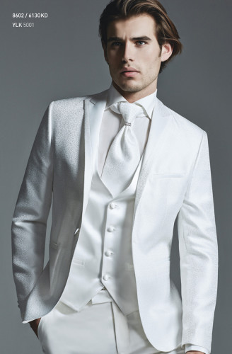Мужской белый костюм