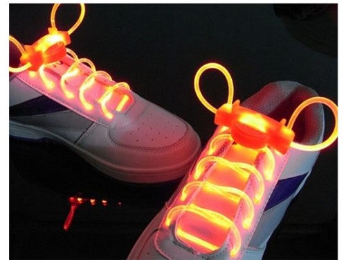 Кроссовки в комплекте со светодиодными шнурками