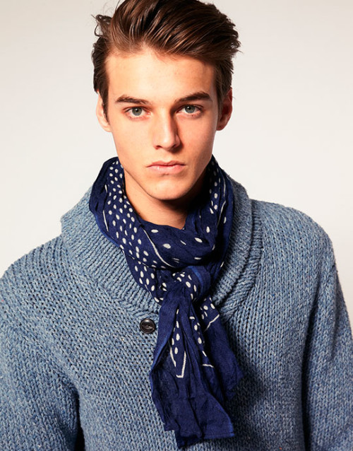 Модный шарф в подарок мужчине